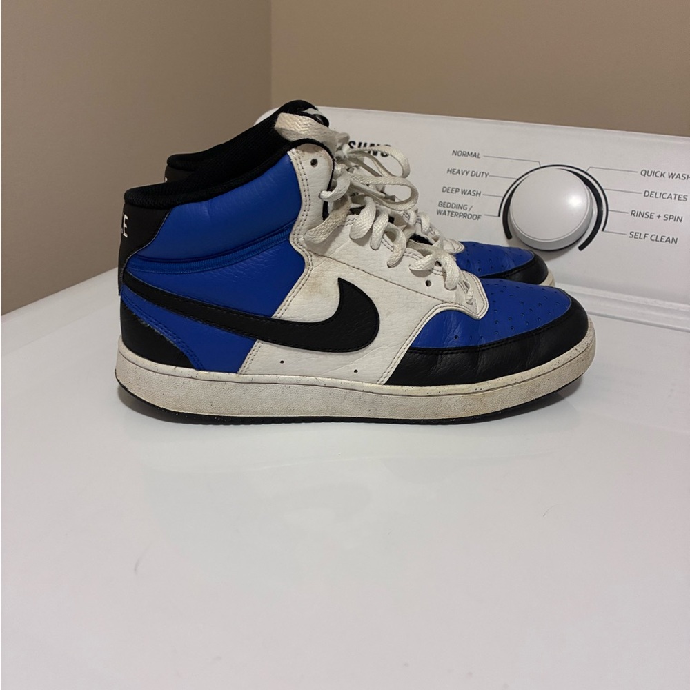 Men’s Size 8 Nike Sneakers - Black and White